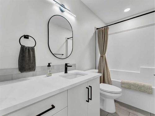 227 12 Street Se, Medicine Hat, AB - Indoor Photo Showing Bathroom