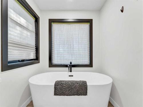 227 12 Street Se, Medicine Hat, AB - Indoor Photo Showing Bathroom