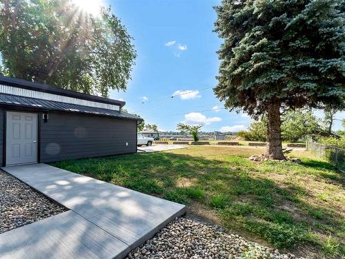 227 12 Street Se, Medicine Hat, AB - Outdoor