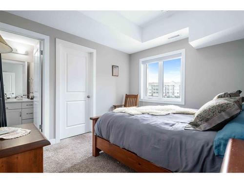 333-2800 13 Avenue Se, Medicine Hat, AB - Indoor Photo Showing Bedroom