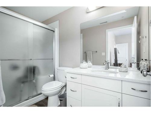 333-2800 13 Avenue Se, Medicine Hat, AB - Indoor Photo Showing Bathroom