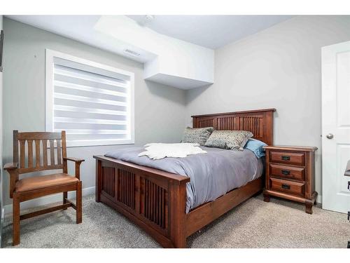 333-2800 13 Avenue Se, Medicine Hat, AB - Indoor Photo Showing Bedroom