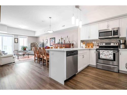 333-2800 13 Avenue Se, Medicine Hat, AB - Indoor Photo Showing Kitchen With Stainless Steel Kitchen With Upgraded Kitchen