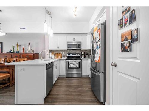 333-2800 13 Avenue Se, Medicine Hat, AB - Indoor Photo Showing Kitchen With Stainless Steel Kitchen