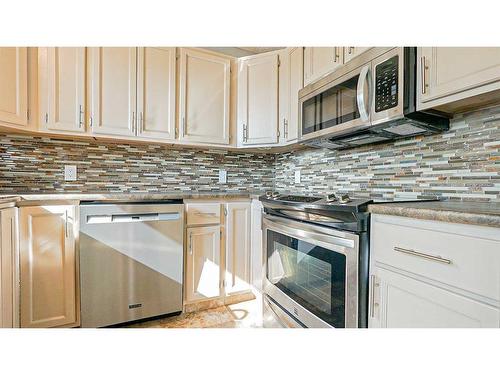 12 Rice Court Se, Medicine Hat, AB - Indoor Photo Showing Kitchen With Upgraded Kitchen