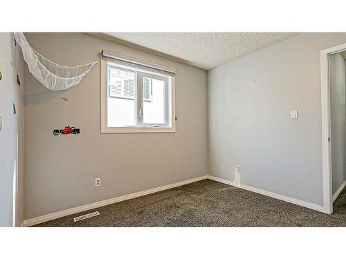 12 Rice Court Se, Medicine Hat, AB - Indoor Photo Showing Other Room