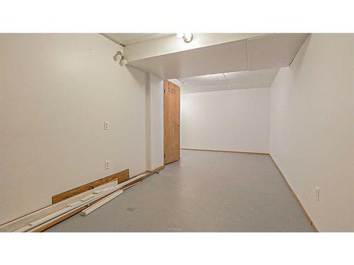 12 Rice Court Se, Medicine Hat, AB - Indoor Photo Showing Other Room