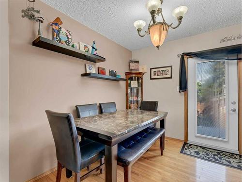 32 Rossdale Street Se, Medicine Hat, AB - Indoor Photo Showing Dining Room