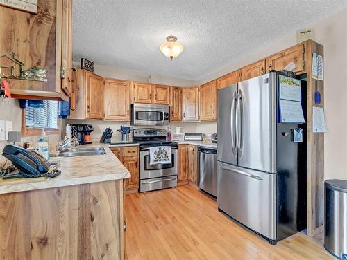 32 Rossdale Street Se, Medicine Hat, AB - Indoor Photo Showing Kitchen With Stainless Steel Kitchen With Double Sink