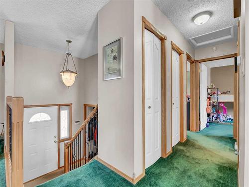 32 Rossdale Street Se, Medicine Hat, AB - Indoor Photo Showing Other Room