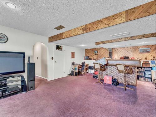 32 Rossdale Street Se, Medicine Hat, AB - Indoor Photo Showing Other Room