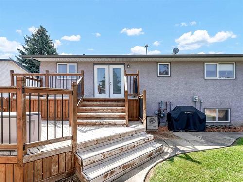 32 Rossdale Street Se, Medicine Hat, AB - Outdoor With Deck Patio Veranda