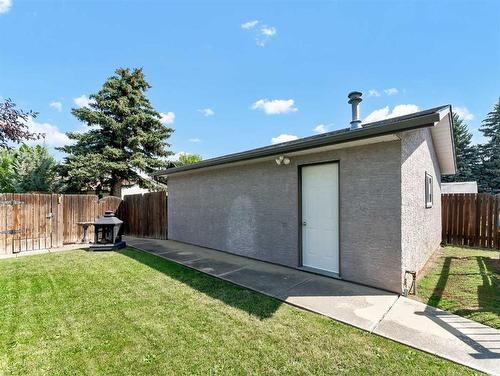 32 Rossdale Street Se, Medicine Hat, AB - Outdoor