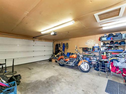 32 Rossdale Street Se, Medicine Hat, AB - Indoor Photo Showing Garage