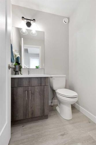 93 Ranchlands Boulevard Ne, Medicine Hat, AB - Indoor Photo Showing Bathroom