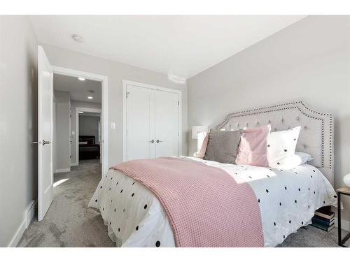 93 Ranchlands Boulevard Ne, Medicine Hat, AB - Indoor Photo Showing Bedroom