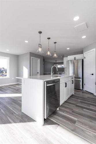 55 Somerside Gate Se, Medicine Hat, AB - Indoor Photo Showing Kitchen