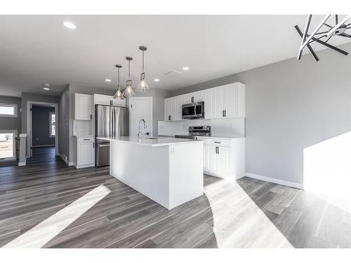 55 Somerside Gate Se, Medicine Hat, AB - Indoor Photo Showing Kitchen With Upgraded Kitchen