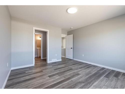 55 Somerside Gate Se, Medicine Hat, AB - Indoor Photo Showing Other Room