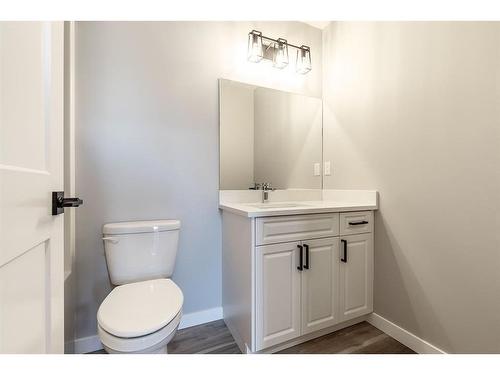 55 Somerside Gate Se, Medicine Hat, AB - Indoor Photo Showing Bathroom