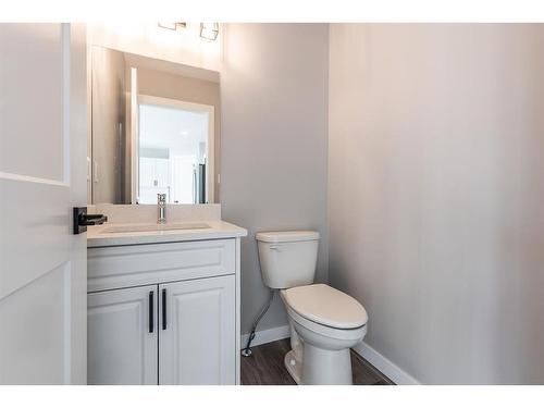 55 Somerside Gate Se, Medicine Hat, AB - Indoor Photo Showing Bathroom