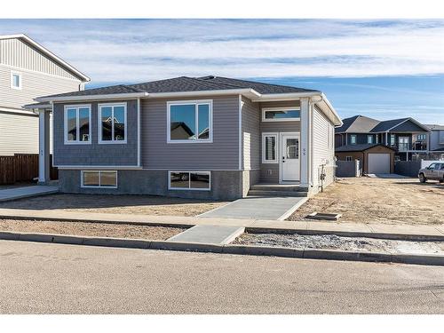 55 Somerside Gate Se, Medicine Hat, AB - Outdoor With Facade