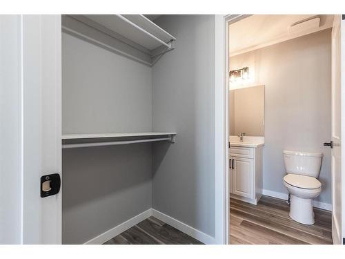 53 Somerside Gate Se, Medicine Hat, AB - Indoor Photo Showing Bathroom