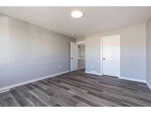 53 Somerside Gate Se, Medicine Hat, AB - Indoor Photo Showing Other Room