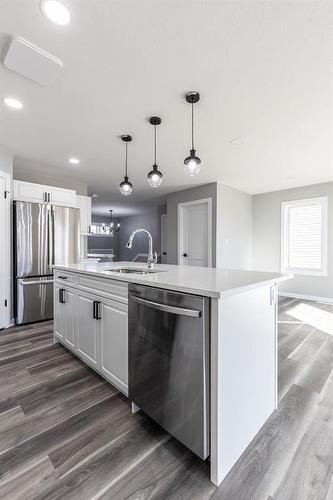 53 Somerside Gate Se, Medicine Hat, AB - Indoor Photo Showing Kitchen