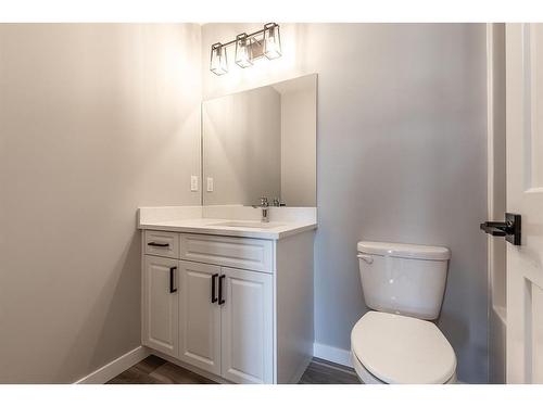 53 Somerside Gate Se, Medicine Hat, AB - Indoor Photo Showing Bathroom