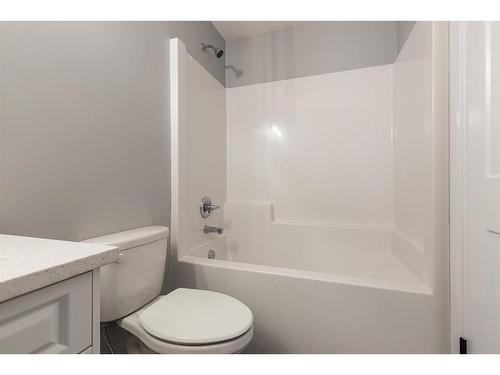 53 Somerside Gate Se, Medicine Hat, AB - Indoor Photo Showing Bathroom