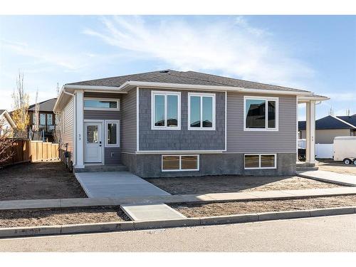 53 Somerside Gate Se, Medicine Hat, AB - Outdoor With Facade