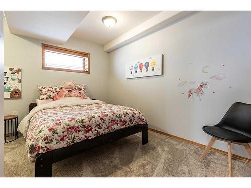 67 Vintage Meadows Place Se, Medicine Hat, AB - Indoor Photo Showing Bedroom