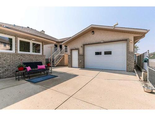 67 Vintage Meadows Place Se, Medicine Hat, AB - Outdoor