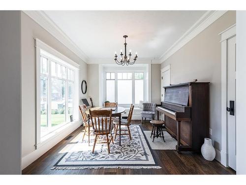 401 2 Avenue Se, Medicine Hat, AB - Indoor Photo Showing Dining Room