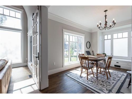 401 2 Avenue Se, Medicine Hat, AB - Indoor Photo Showing Dining Room