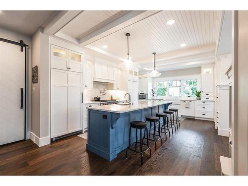 401 2 Avenue Se, Medicine Hat, AB - Indoor Photo Showing Kitchen With Upgraded Kitchen