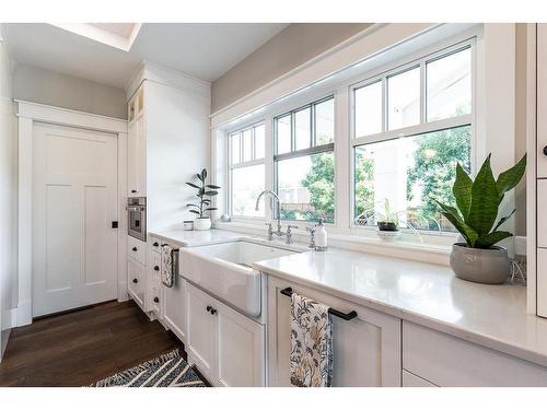 401 2 Avenue Se, Medicine Hat, AB - Indoor Photo Showing Kitchen