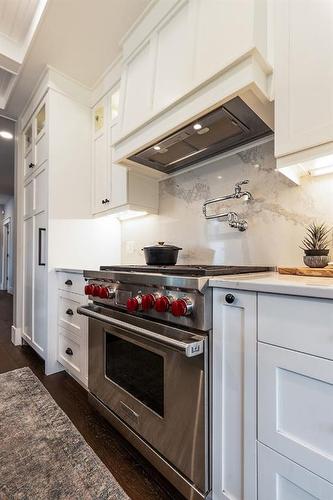 401 2 Avenue Se, Medicine Hat, AB - Indoor Photo Showing Kitchen