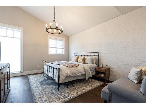 401 2 Avenue Se, Medicine Hat, AB - Indoor Photo Showing Bedroom