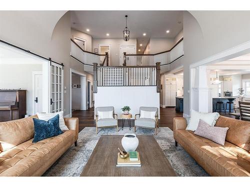 401 2 Avenue Se, Medicine Hat, AB - Indoor Photo Showing Living Room