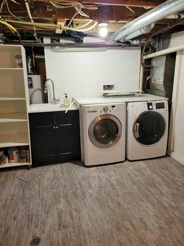 436 Belfast Street Se, Medicine Hat, AB - Indoor Photo Showing Laundry Room