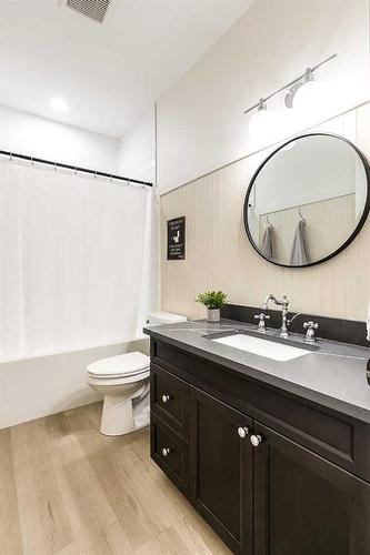 24 Heron Court Sw, Medicine Hat, AB - Indoor Photo Showing Bathroom