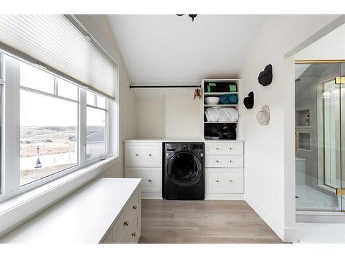 24 Heron Court Sw, Medicine Hat, AB - Indoor Photo Showing Laundry Room