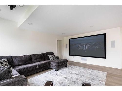 24 Heron Court Sw, Medicine Hat, AB - Indoor Photo Showing Living Room