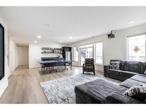 24 Heron Court Sw, Medicine Hat, AB - Indoor Photo Showing Living Room