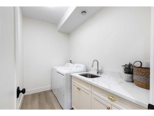 24 Heron Court Sw, Medicine Hat, AB - Indoor Photo Showing Laundry Room