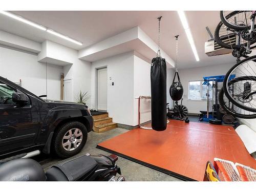 24 Heron Court Sw, Medicine Hat, AB - Indoor Photo Showing Garage