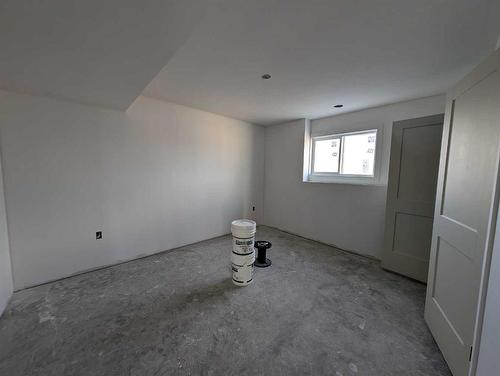 35 Sierra Road Sw, Medicine Hat, AB - Indoor Photo Showing Other Room