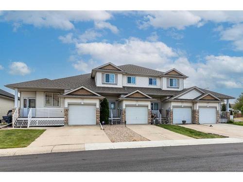 32 Stonegate Crescent Se, Medicine Hat, AB - Outdoor With Facade